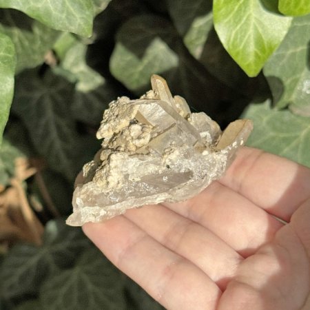 ОДИН В НАЯВНОСТІ! Сувенірний натуральний необроблений камінь Кварц з Піритом 64х39мм 39,7г