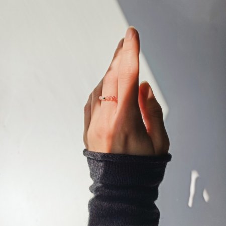 Кільце з натурального Полуничного Кварцу+намистина кольору срібло гіпоалерген.сплав d-3мм 15-18р-р на резинці