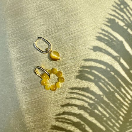 Сережки натуральний камінь Тигрове око гіпоалергенна швенза кольору золото d-6-10мм L-34мм