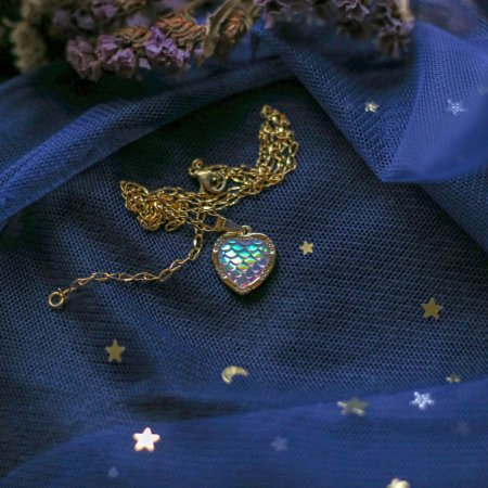 Кулон Серце бузково-блакитне з переливом на ланцюжку, фур-ра гіп-ний сплав колір лимонне золото 15х17мм L-45см
