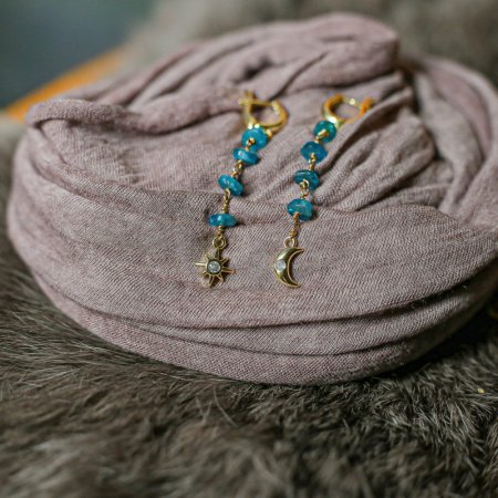 Сережки Зірка-Півмісяць натуральний камінь Апатит, швенза гіпоалерген сплав (колір золото)L-45мм